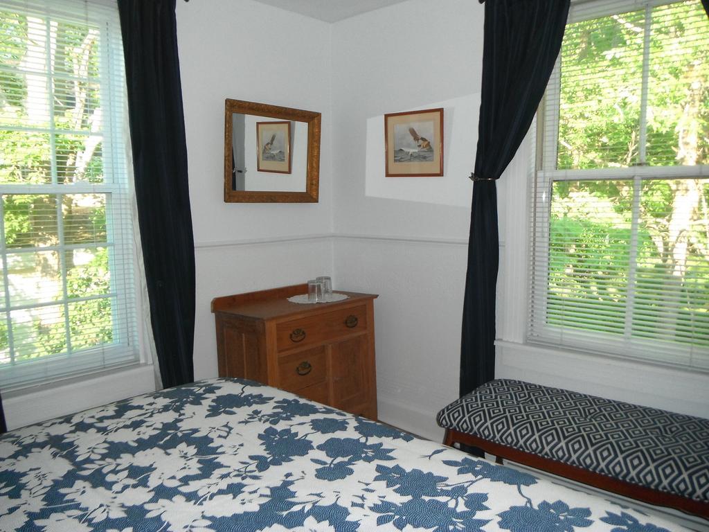 Serendipity B&B North Hatley Bagian luar foto